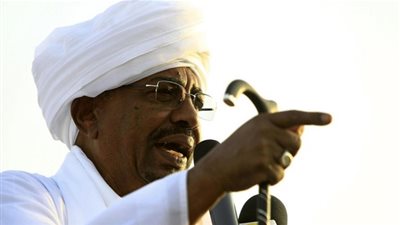 للمرة الثانية.. البشير مهاجمًا مصر: تدعم جوبا بالسلاح والذخائر  (صور)