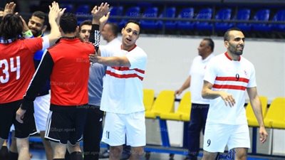 الأهلي يصطدم بالزمالك في قمة دوري اليد