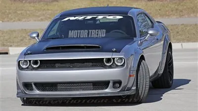 ظهور دودج تشالنجر SRT بدون أي تمويهات على الطرقات العامة