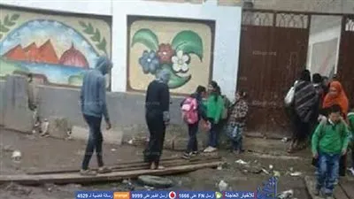 طلاب بالجيزة يستخدمون 