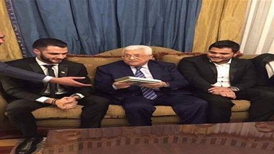 الرئيس الفلسطيني يساند متسابقي  Arab Idol الفلسطينيين قبل حلقة إعلان الفائز باللقب