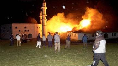 مسلحون يحرقون مسجدا فى فلوريدا الأمريكية (صور)