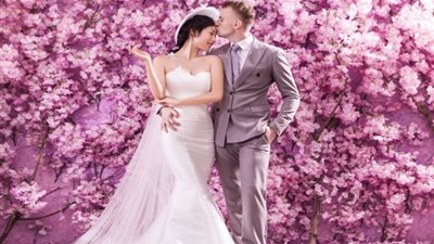 إطلالة عصرية ومليئة بالأنوثة من فساتين الزفاف لربيع 2017 (صور)