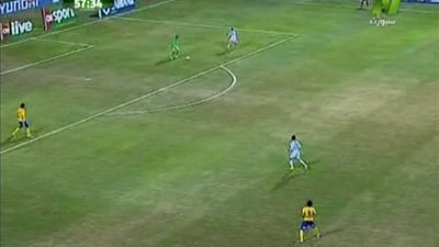 فرصة خطيرة ضائعة من باولو أمام النصر للتعدين بعد استغلال خطأ من الحارس (فيديو)