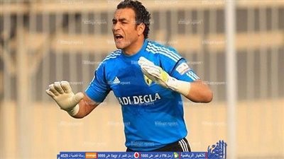 الحضري يصافح الحارس الثالث بوادي دجلة على الهواء (صور) 