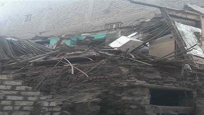 انهيار عقار من ٤ طوابق بجوار الكنيسة الإنجيلية بالمنيا