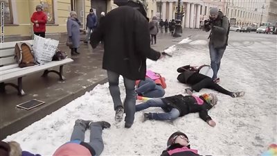 مظاهرة أمام مقر الجيش الروسي بسان بطرسبرغ لدعم مثليي الجنس