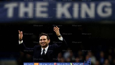  تحية الجماهير لأسطورة تشيلسي لامبارد بين شوطي مباراة سوانزي سيتي