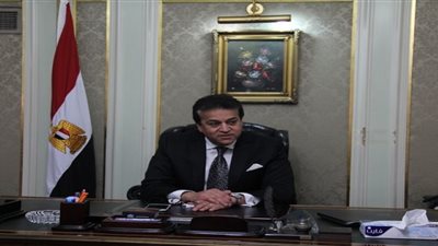 وزير التعليم العالي: فتح المستشفيات الجامعية للمصابين بالعريش مجانًا