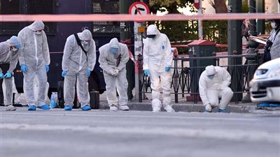 فرنسا تحتجز شخصين بتهمة التخطيط لهجمات