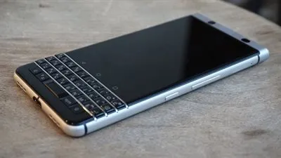 TCL تكشف عن الهاتف الذكي BlackBerry KeyOne 