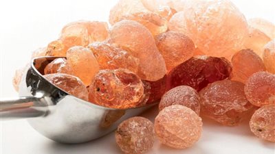 خبراء يؤكدون أن الصمغ العربي يكافح أمراضاً عدةً.. من بينها مرض السكر!