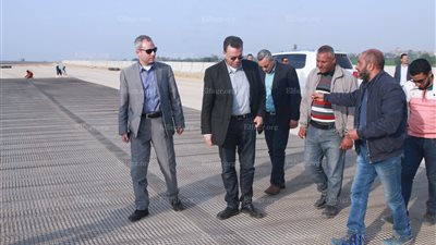 وزير النقل: الالتزام بمعايير الجودة في تنفيذ أعمال طريق 