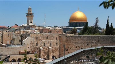 مستوطنون يقتحمون المسجد الأقصى تحت حراسة الاحتلال 