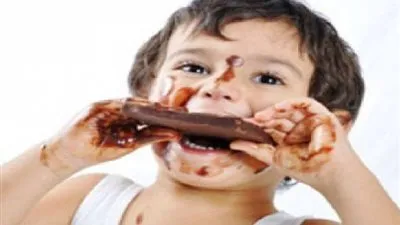 خبراء: الأطفال يستهلكون ما يعادل 20 قطعة بسكويت شوكولاتة يومياً