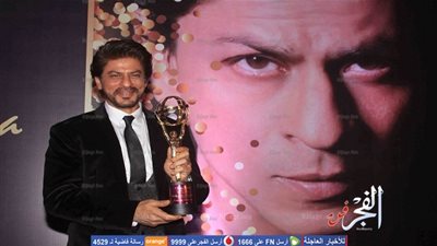 شاروخان يتسلم جائزة المخرج ياش تشوبرا كأفضل شخصية فنية في الهند (صور)