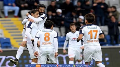 باشاك شهير يضيق الخناق على بشكتاش في الدوري التركي