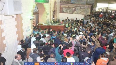 شاهد.. مراسم جنازة والد محمد أبوتريكة بحضور سيد عبدالحفيظ والعميد
