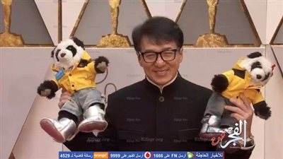 جاكي شان يلفت الأنظار بدمى 