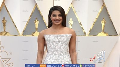 بريانكا تشوبرا تتزين بإكسسوارات في حفل الأوسكار بـ 5 ملايين دولار (صور)