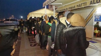 تركيا توقف 60 مهاجرا خلال محاولتهم الوصول إلى جزر يونانية