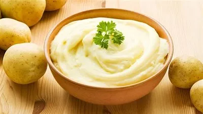 أقنعة البطاطس لتفتيح والعناية بكل أنواع البشرة.. جربيهم الآن