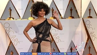 هالي بيري تخطف الأنظار بريد كاربت حفل 