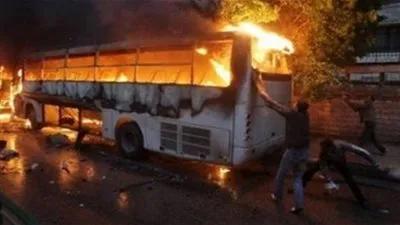 السيطرة على حريق أتوبيس رحلات في شبرا الخيمة