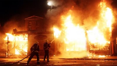 حريق هائل يلتهم منزلين بالمشايخ في سوهاج