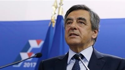 فرنسا: فيون يندد بأجواء 