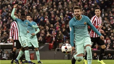 لجنة الحكام تشكو مدافع برشلونة بسبب تويتر