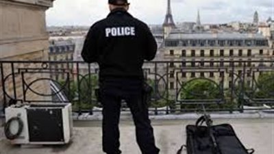 شرطي فرنسي يصيب شخصين 