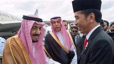 الملك سلمان يصل إلى إندونيسيا في زيارة رسمية