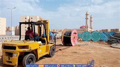 رفع كابلات وأعمدة كهربائية بمشروع الإسكان الاجتماعي جنوب بورسعيد (صور)
