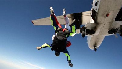 لحظة وفاة سعودي أثناء سقوطه بالبراشوت (فيديو) 