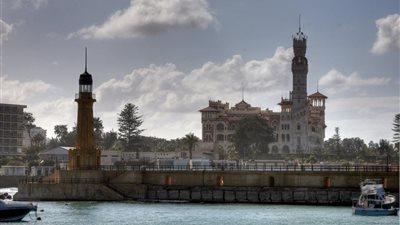 الإسكندرية اليوم: خروج عربة قطار عن القضبان.. والحكم بحبس ضابط شرطة