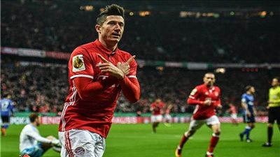 بايرن ميونيخ يسحق شالكة بثلاثية ويصعد لنصف نهائي كأس ألمانيا 