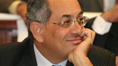 يوسف بطرس غالي يدافع عن محافظ البنك المركزي: 