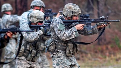 القوات الأمريكية تدعم الجيش العراقي بصد هجوم لداعش غرب الموصل