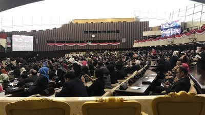 خادم الحرمين يصل البرلمان الإندونيسي 