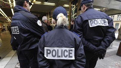 القبض على أسرة يُشتبه في إعدادها لعمل إرهابي في باريس