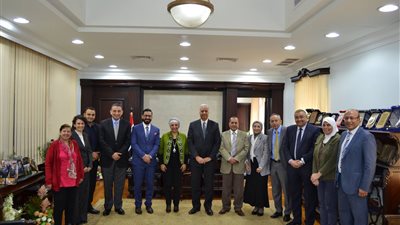 بحث إنشاء مركز متخصص للغة الإنجليزية بين جامعتي الإسكندرية وكامبردج البريطانية 