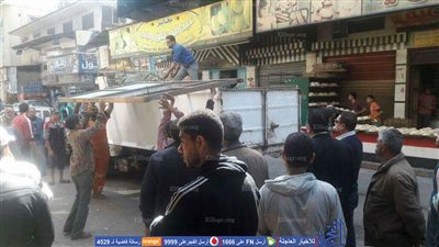 حملة لإزالة إشغالات المحال التجارية بدمياط (صور)