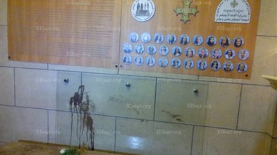 ميركل بالكاتدرائية.. اجتماع مع البابا وإكليل من الزهور بـ