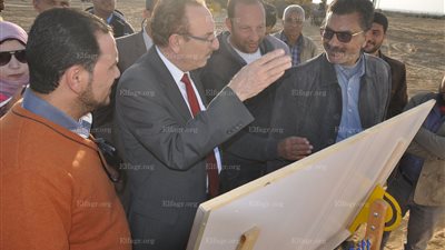 محافظ بنى سويف يتفقد بدء أعمال إصلاح منظومة الصرف بمنطقة بياض العرب الصناعية (صور)