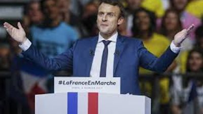 مرشح الوسط الفرنسي ماكرون يستفيد من متاعب منافسيه مع القضاء