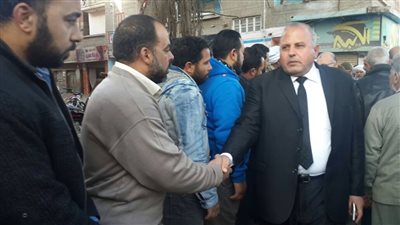 التحقيق مع طالب مشاغب سب مُدرس وكسر يد مُعلمة بدمياط