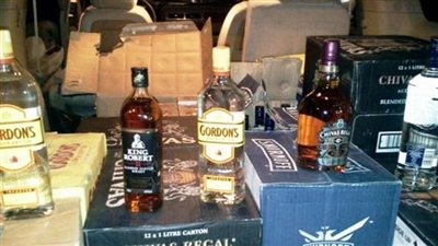 ضبط 263 زجاجة خمور عقب مداهمة محل غير مرخص في الإسكندرية 