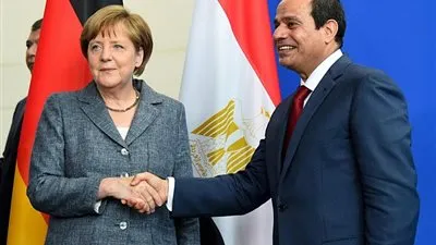 المستشارة الألمانية تغادر مطار القاهرة 