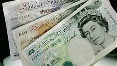 الإسترليني يهبط إلى أدني مستوى له منذ 7 أسابيع أمام الدولار